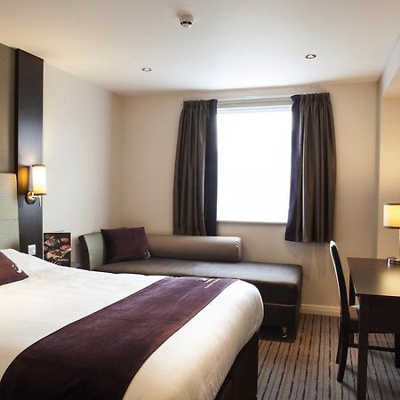 Premier Inn London Clapham Экстерьер фото