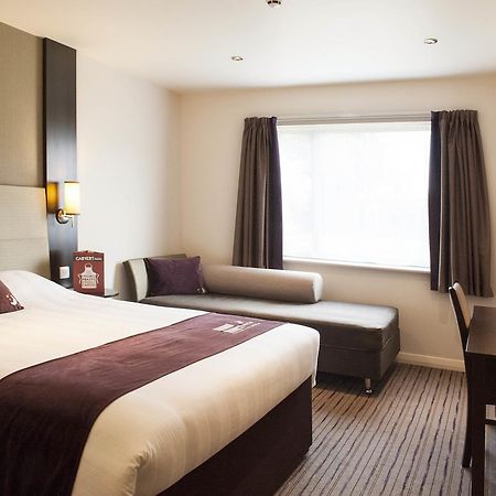 Premier Inn London Clapham Экстерьер фото