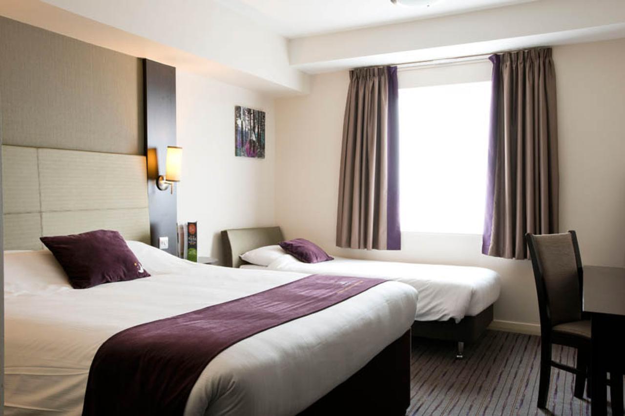 Premier Inn London Clapham Экстерьер фото