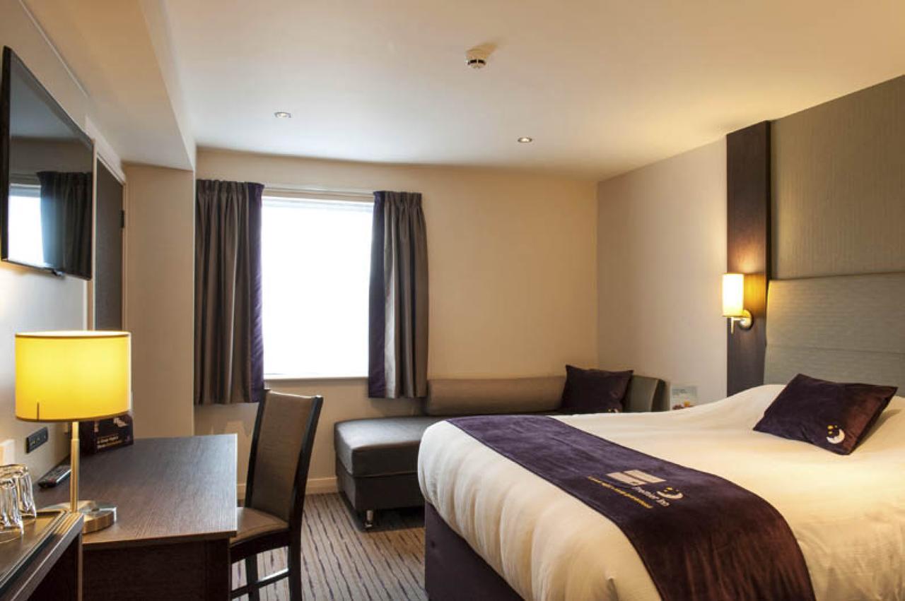 Premier Inn London Clapham Экстерьер фото