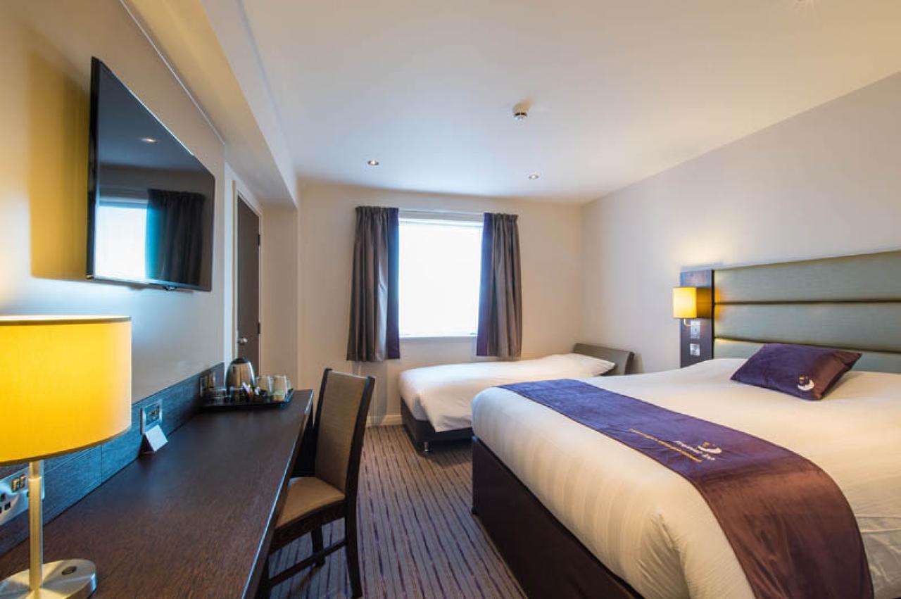 Premier Inn London Clapham Экстерьер фото