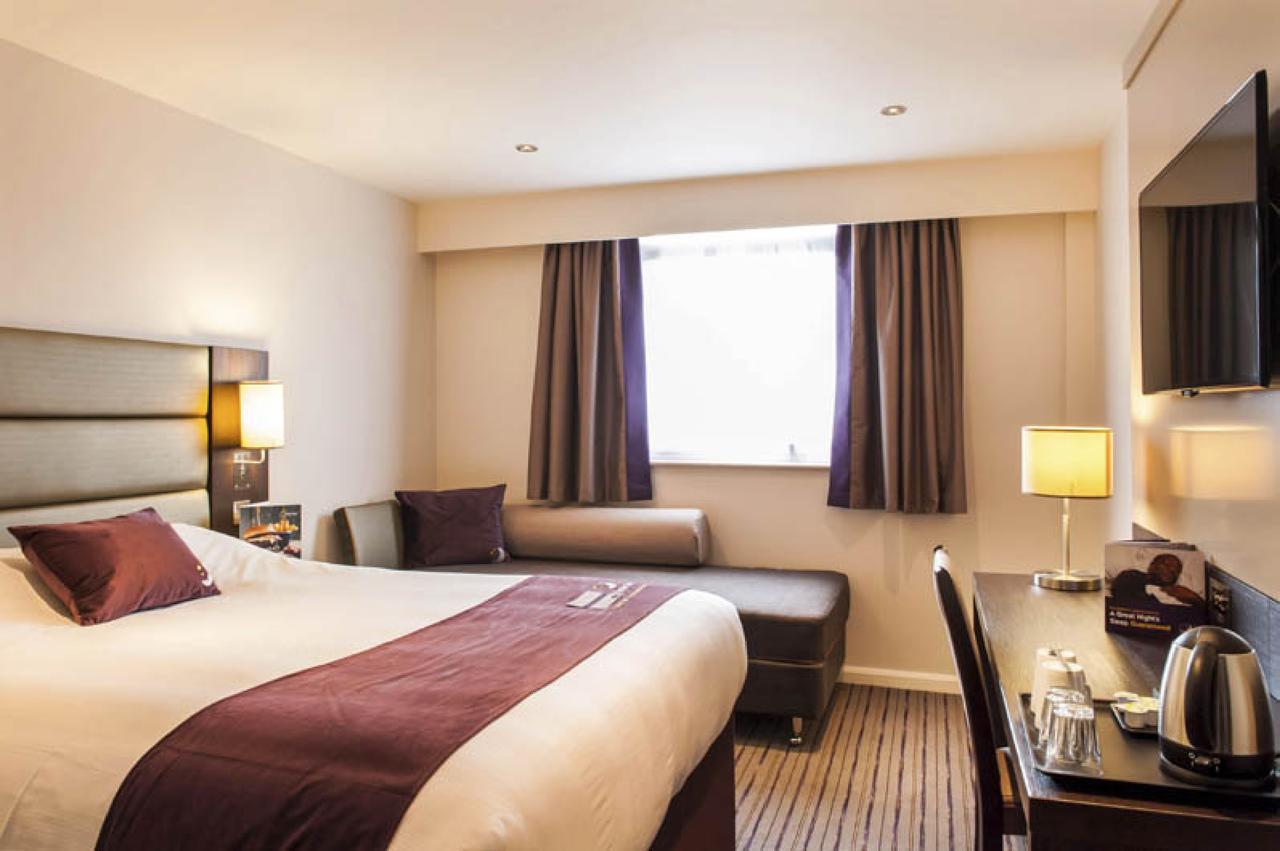 Premier Inn London Clapham Экстерьер фото