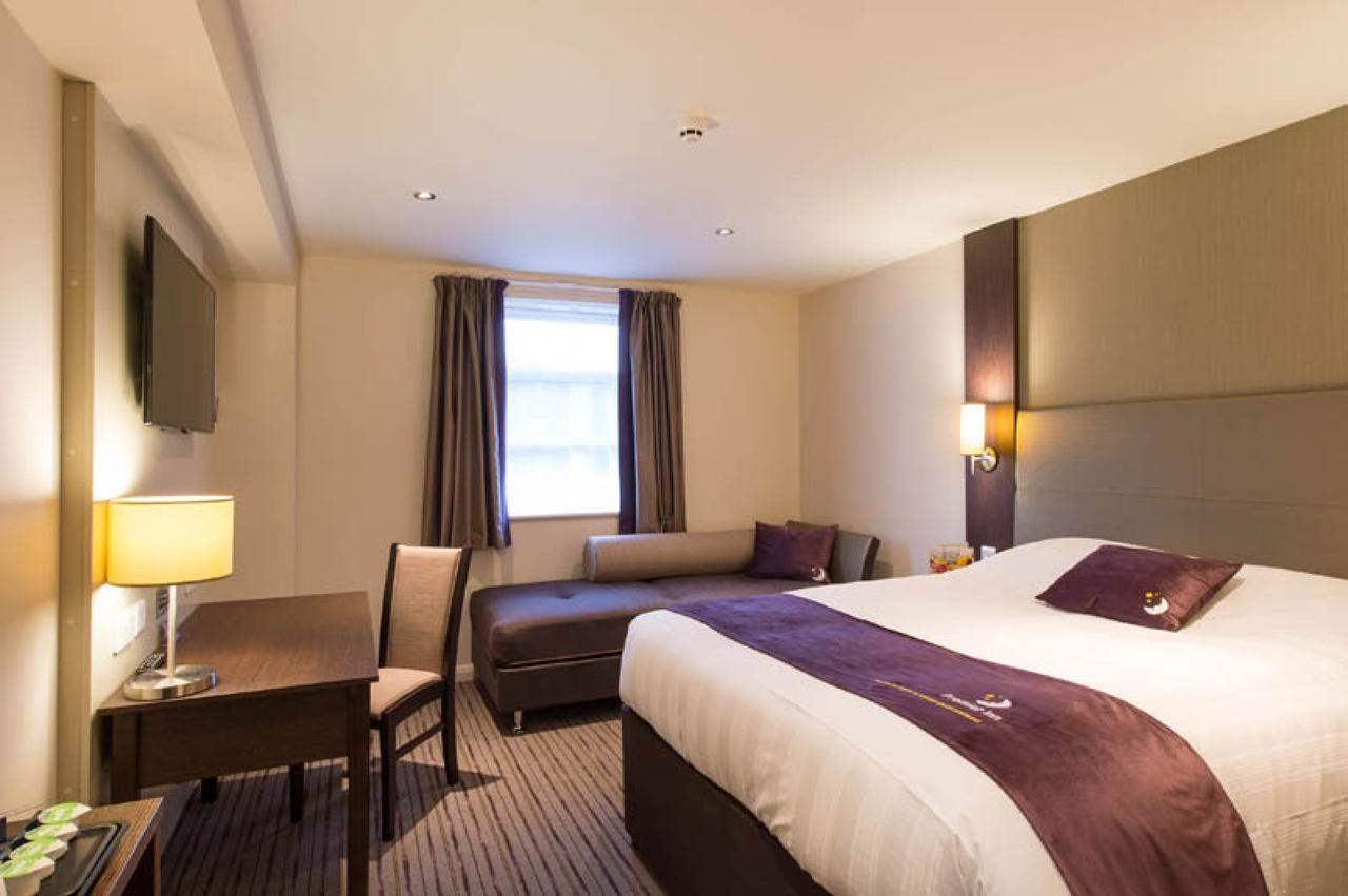 Premier Inn London Clapham Экстерьер фото