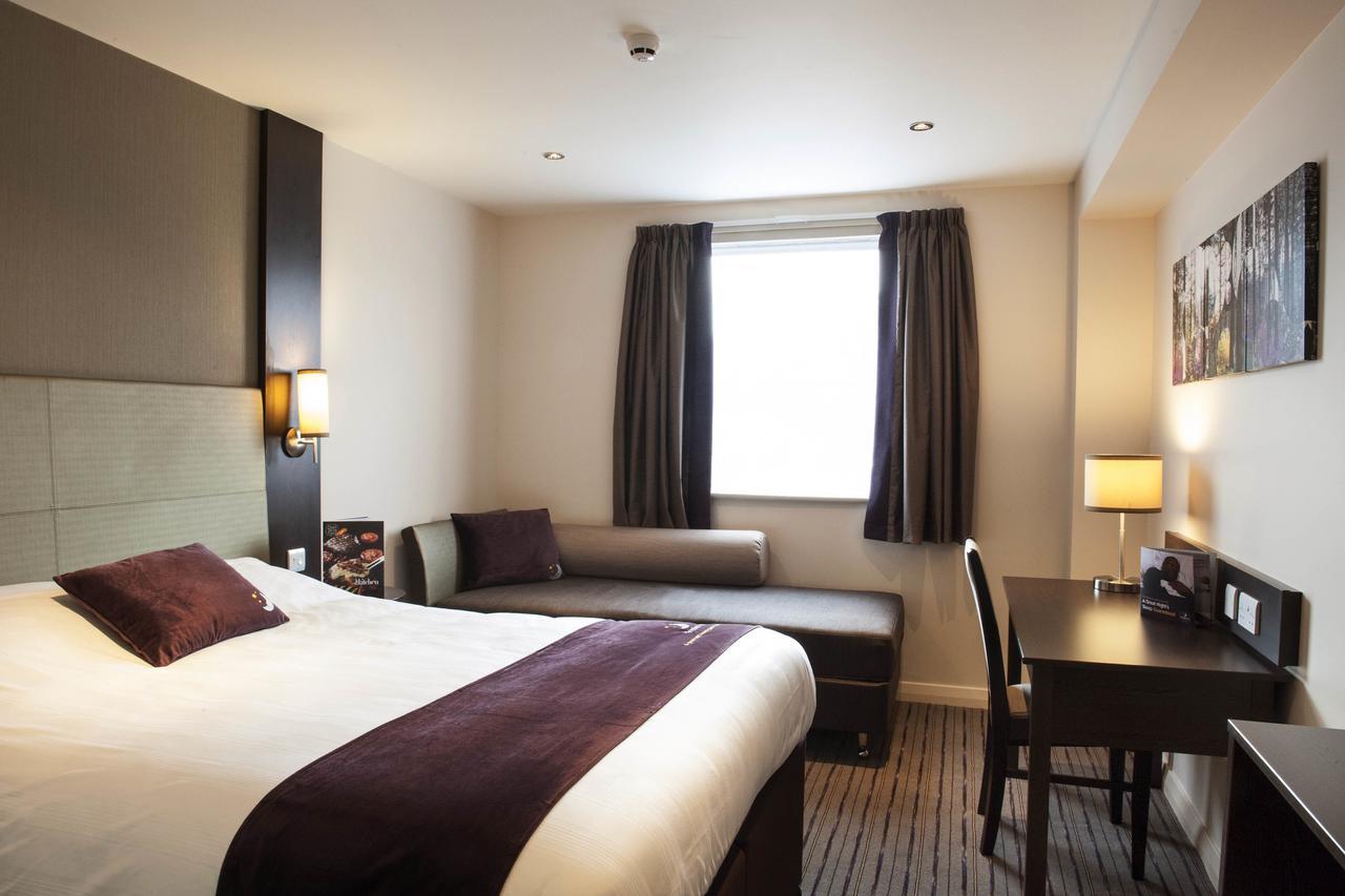 Premier Inn London Clapham Экстерьер фото