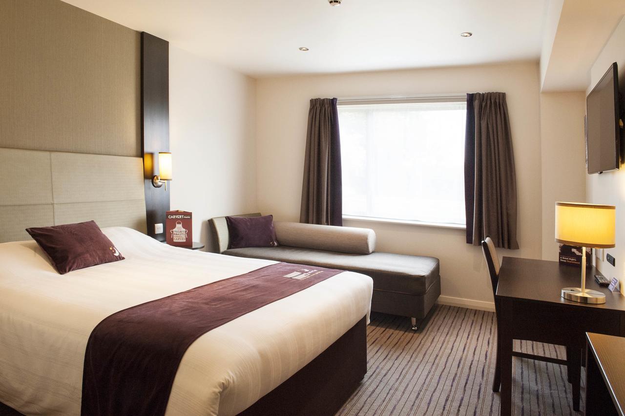 Premier Inn London Clapham Экстерьер фото