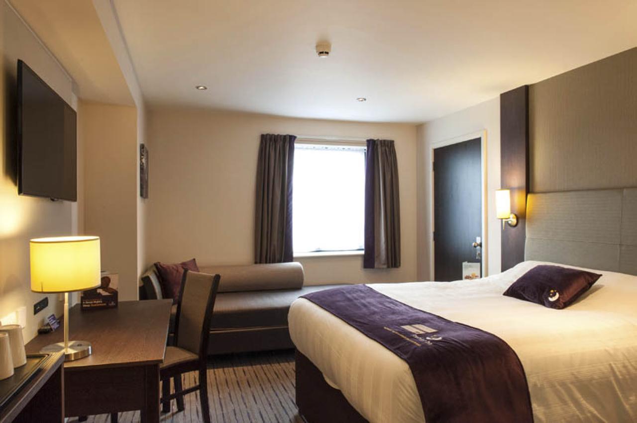 Premier Inn London Clapham Экстерьер фото