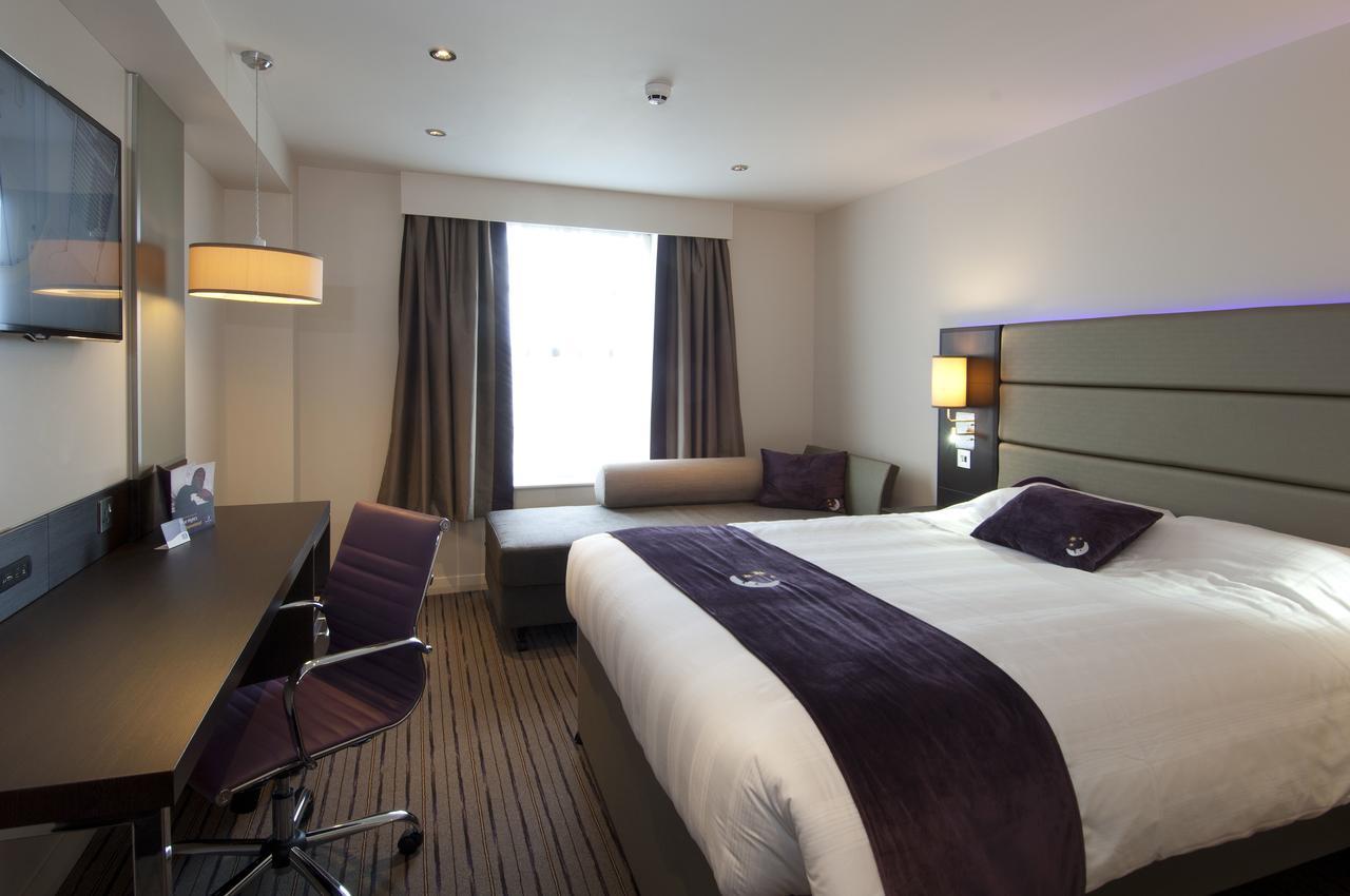 Premier Inn London Clapham Экстерьер фото