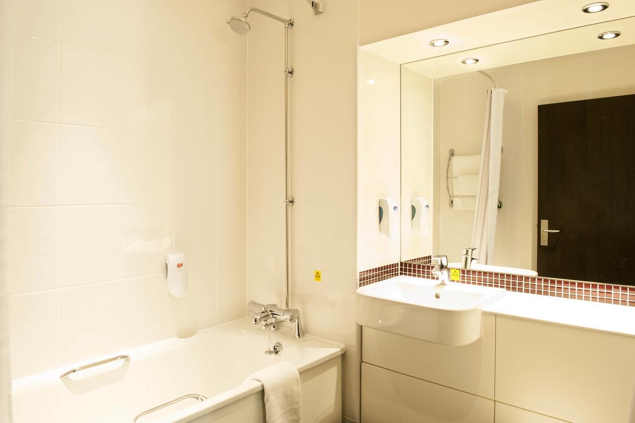 Premier Inn London Clapham Экстерьер фото