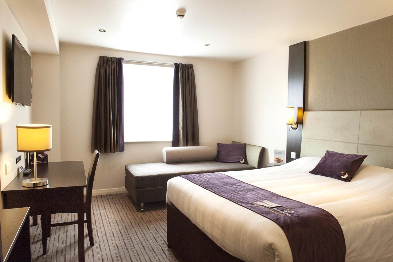 Premier Inn London Clapham Экстерьер фото